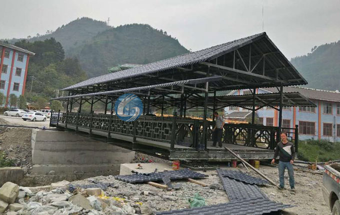 貴州特色人行橋24米帶防水屋頂